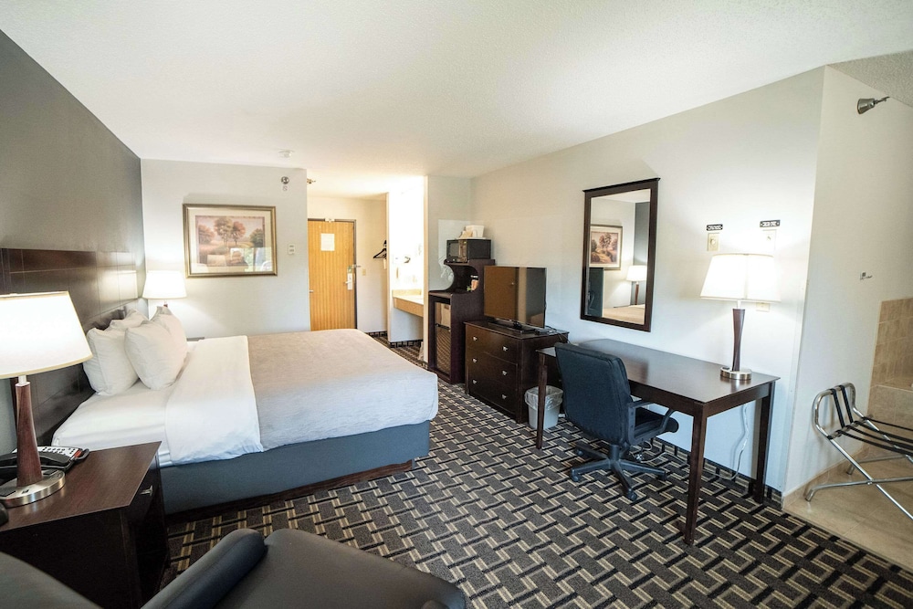 Quality Inn & Suites Watertown near Prairie Lakes Ice Arena - photo 39