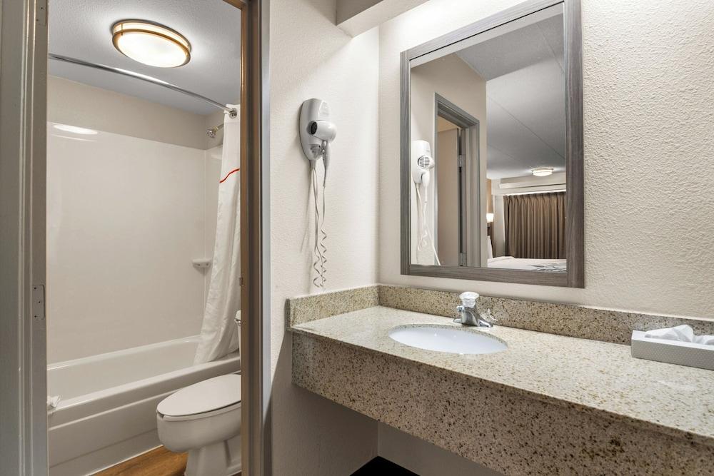 Red Roof Inn Enfield - photo 19