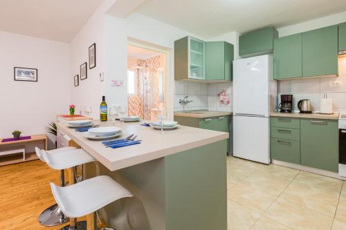 Apartment Vida 1Floor in the old Part of Baska — 4-Star Luxury Hotel in Baska, Croatia