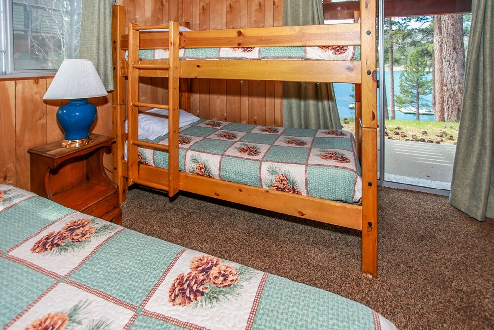 Rustic Vintage Lakefront — Big Bear Lake — photo 4