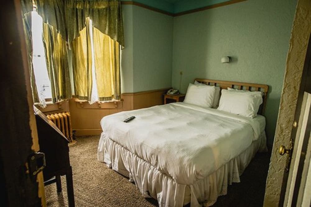 Alaskan Hotel and Bar - photo 11