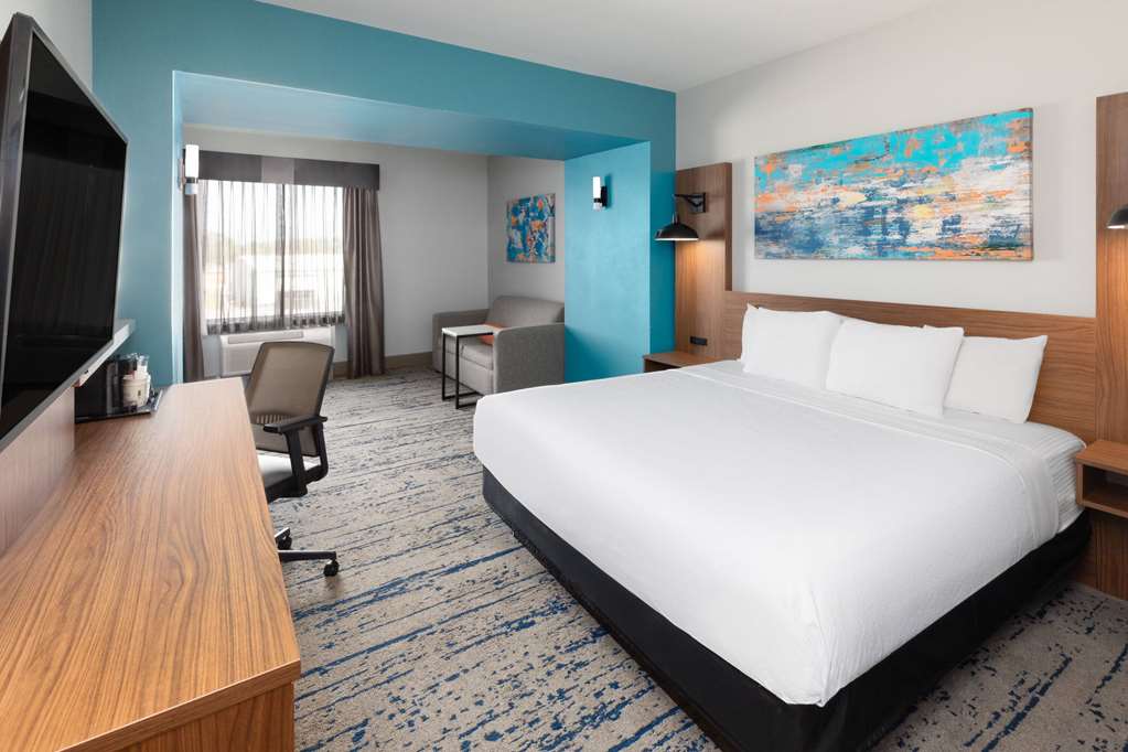 La Quinta Inn & Suites by Wyndham Rockport Fulton - photo 38