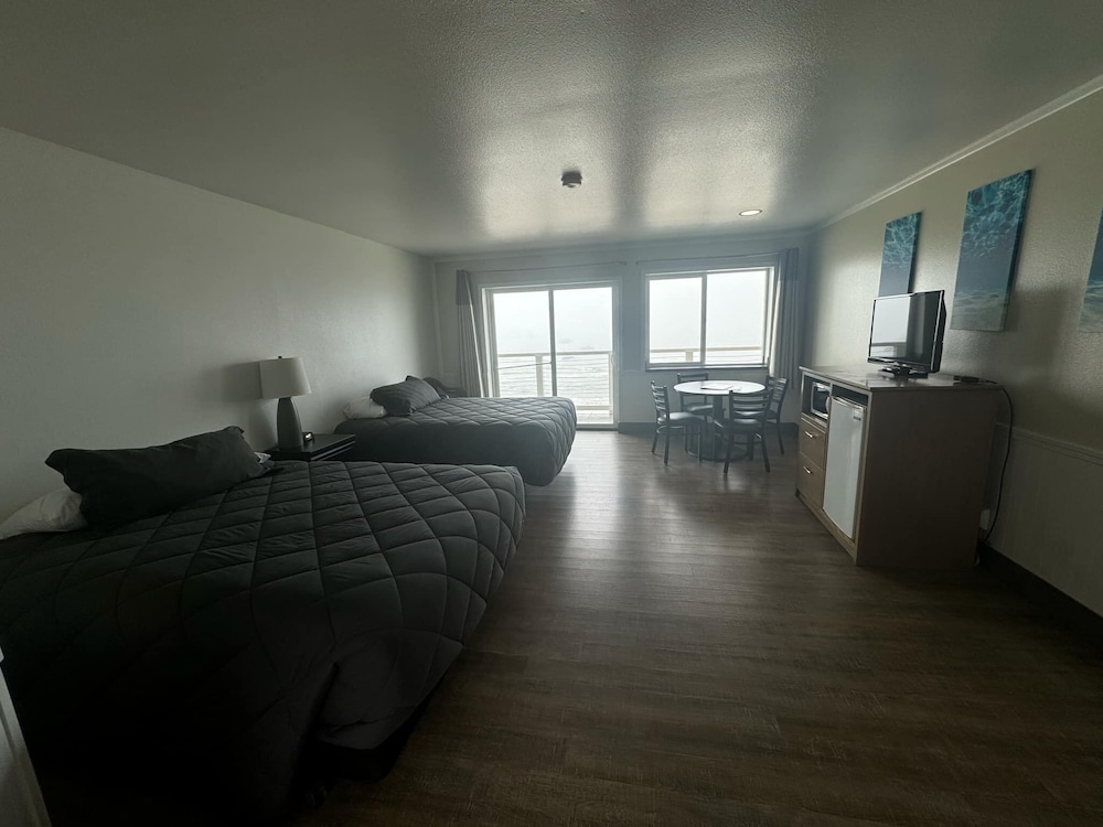 Sunset Oceanfront Lodging - photo 50