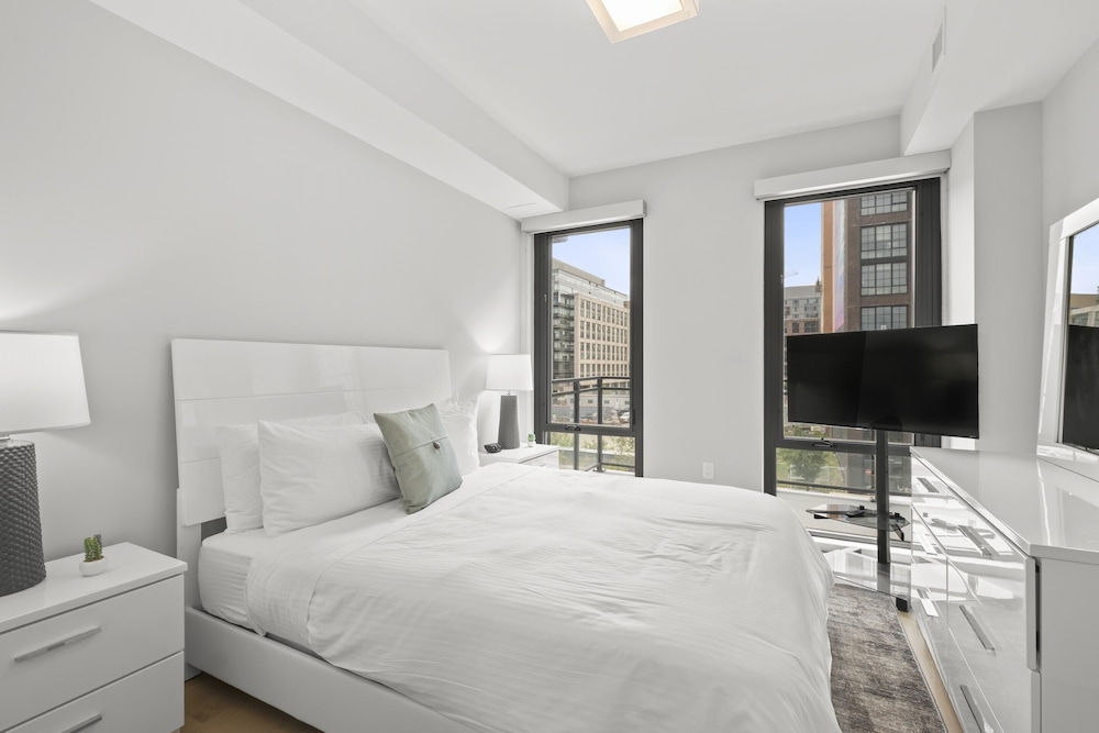 Global Luxury Suites at Tribeca - photo 22