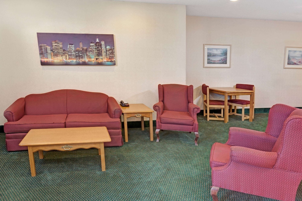 Red Lion Inn & Suites Elk Grove Village - photo 17