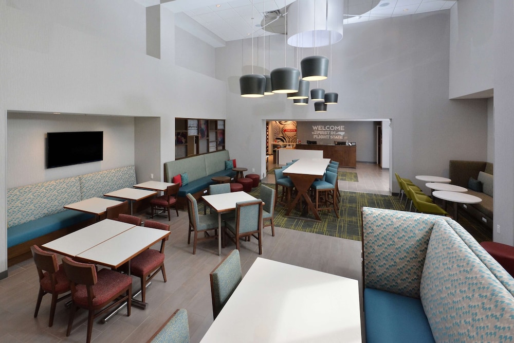Hampton Inn & Suites by HIlton Charlotte North I 485 - photo 70