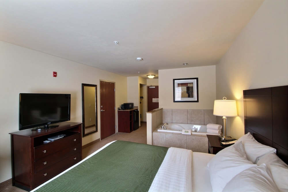 Cobblestone Inn & Suites Brillion - photo 19