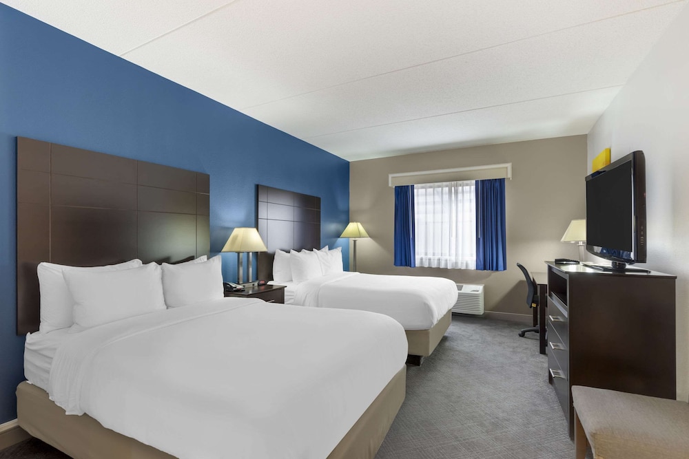 Comfort Inn & Suites Mundelein Vernon Hills - photo 13