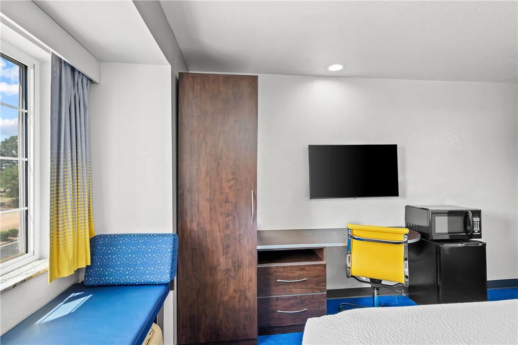 Microtel Inn & Suites by Wyndham Searcy - photo 25