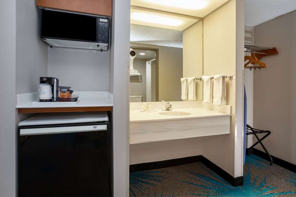 Days Inn & Suites by Wyndham Denver International Airport - photo 28