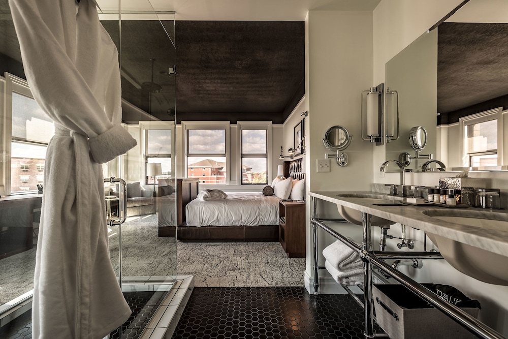 Hotel Goodwin - photo 18