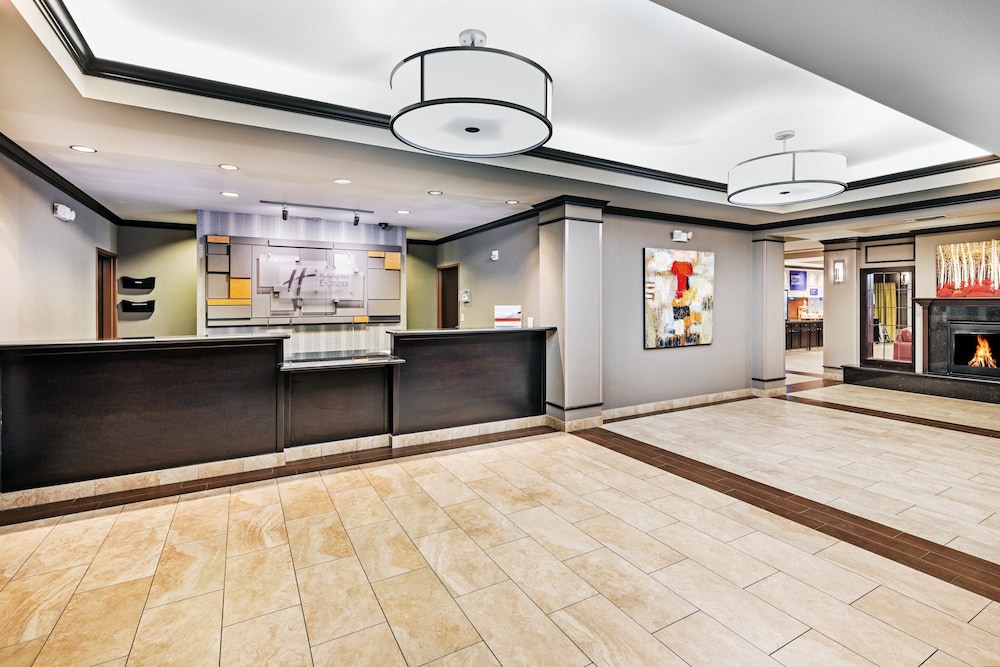 Holiday Inn Express & Suites Floresville by IHG - photo 40
