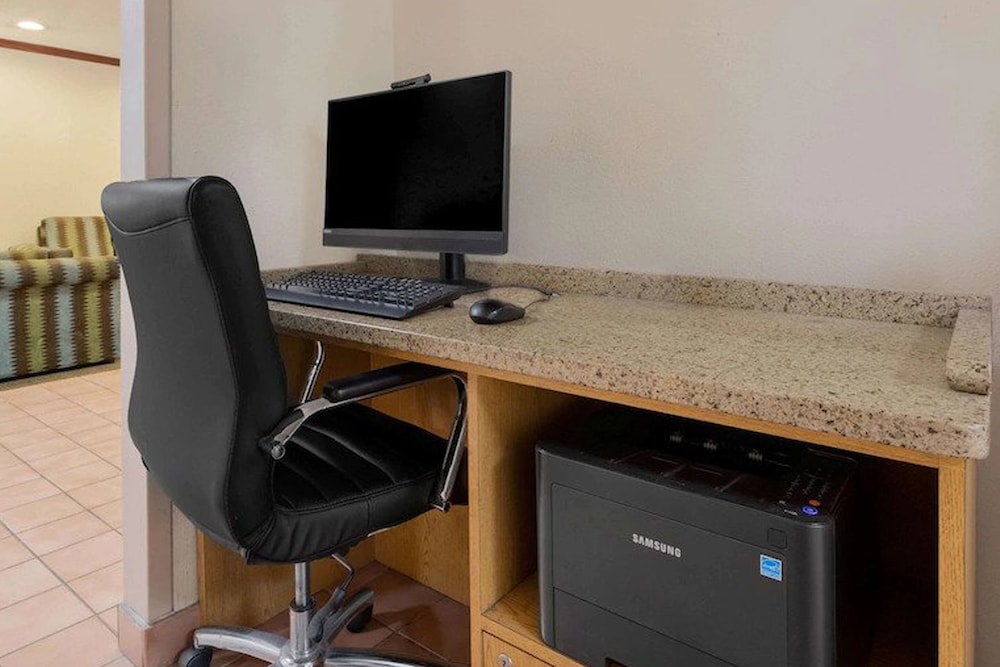 Norwood Inn & Suites by BlissPoint Post Rd Indianapolis - photo 49