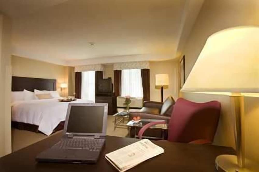 Hampton Inn & Suites Boston Crosstown Center - photo 28