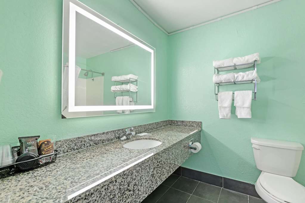 Clarion Inn Des Moines Airport - photo 19