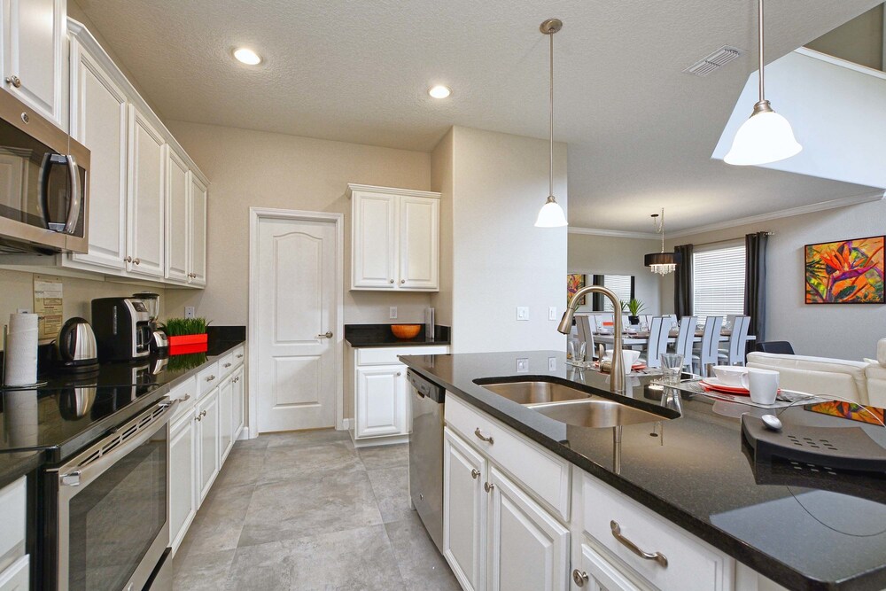 Ohana at Paradise Palms: Resort Townhome W Pool 5 Bedroom Townhouse - photo 38