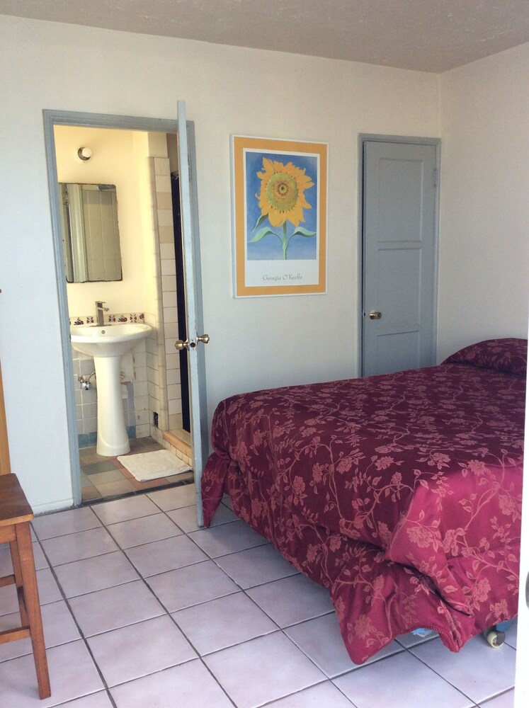 Pavilions Motel - photo 7