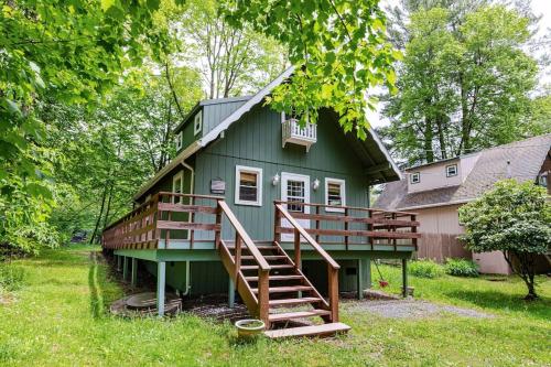 Lakefront with Lots of Light and Private Dock Access — hotel in Ferndale