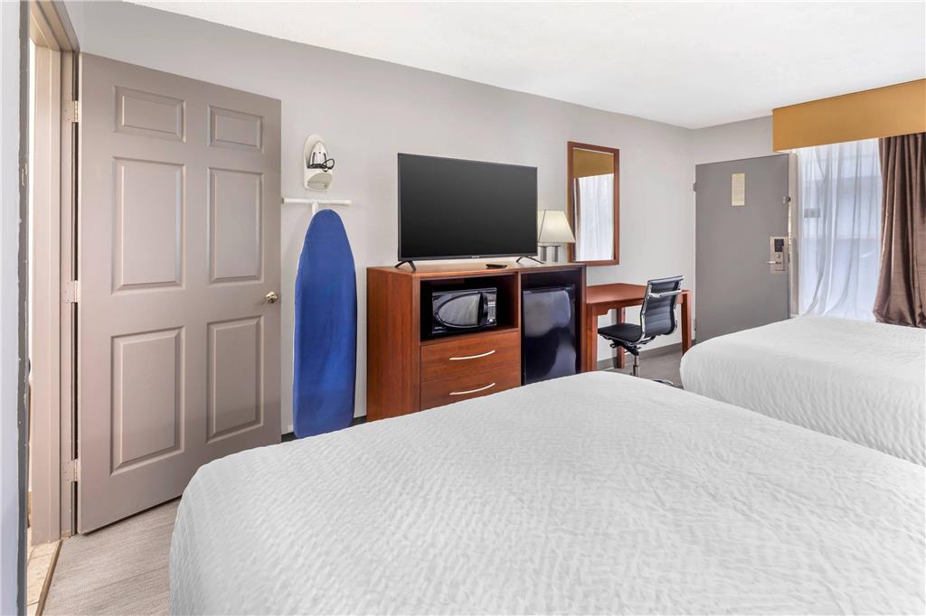 Clarion Pointe Morrow Atlanta South - photo 25