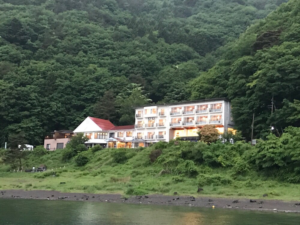 Shoji Lake Hotel pet-friendly hotel Fujikawaguchiko