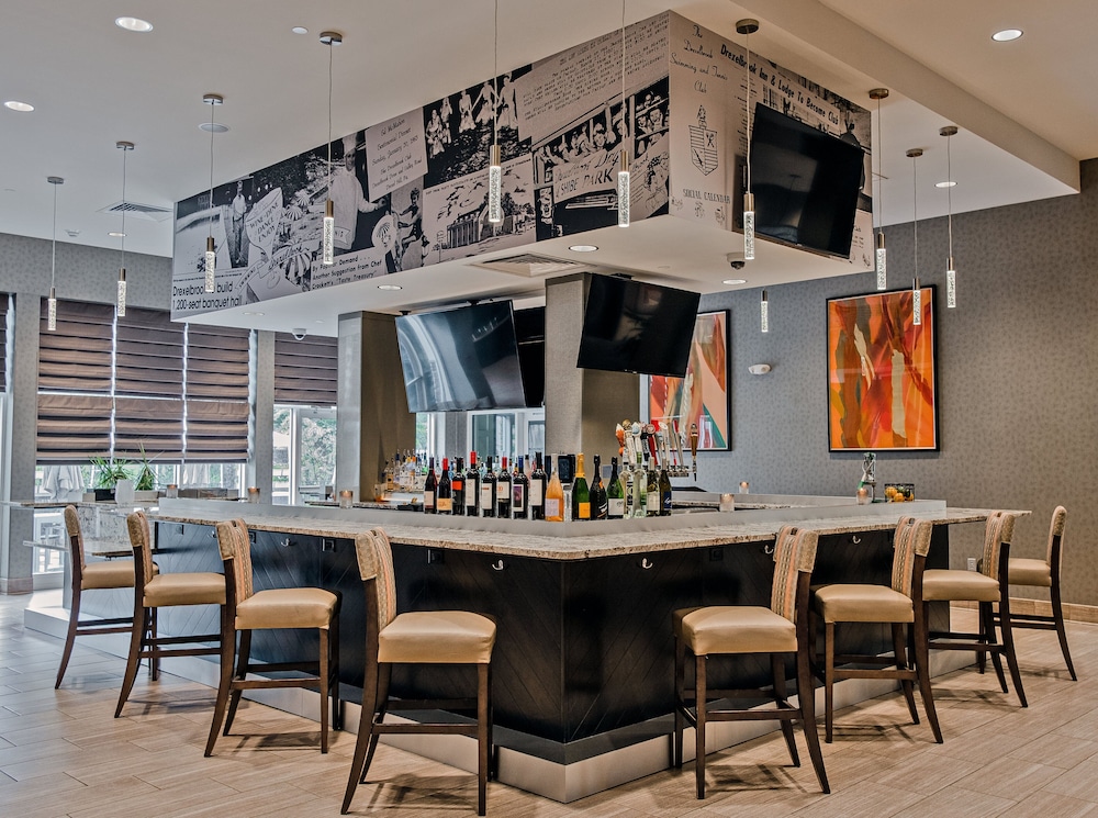 Holiday Inn and Suites Philadelphia W Drexel Hill - photo 64