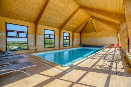 House With 4 Bedrooms in Villentrois faverolles en berry With Indoor Pool Enclosed Garden and Wifi — 4-Star Luxury Hotel in Faverolles-Sur-Cher, France