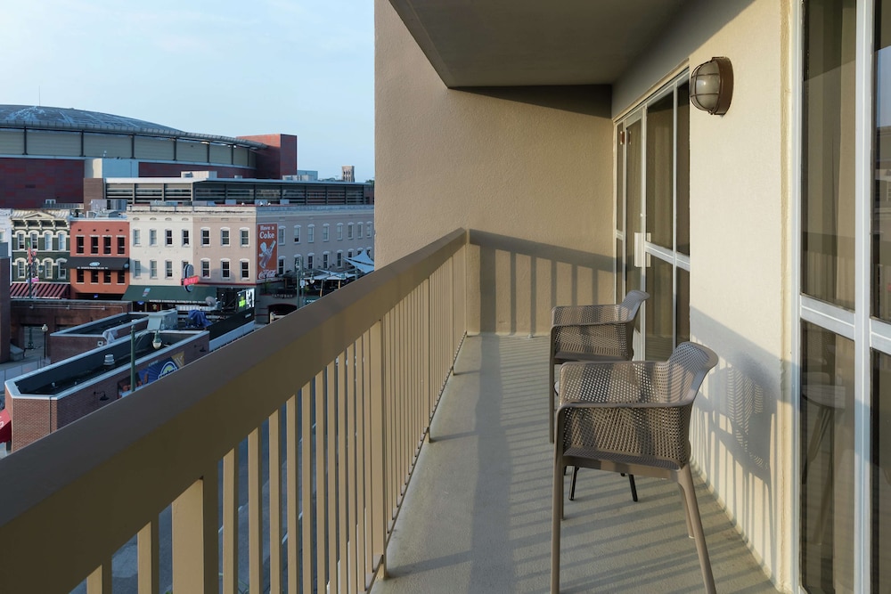 Hampton Inn & Suites Memphis Beale Street - photo 32