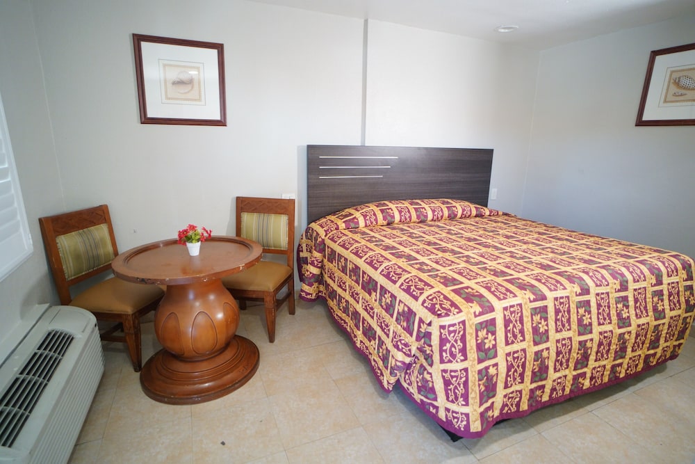 The Fly Inn — hotel in Lynwood