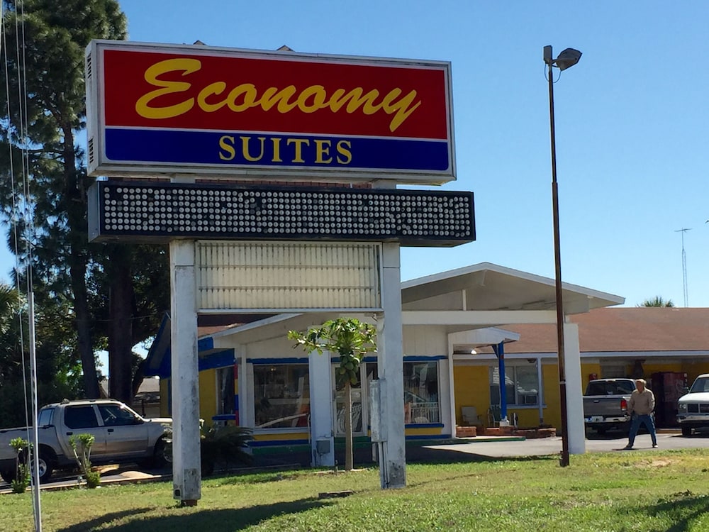 Economy Suites — hotel in Winter Haven