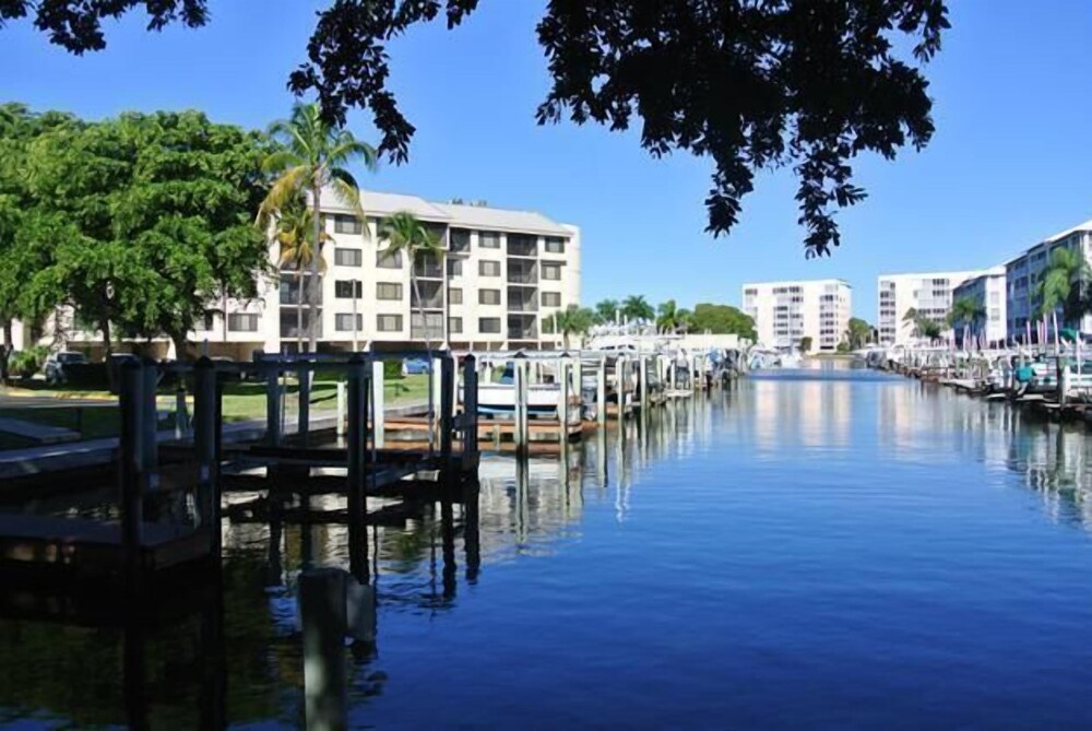 Santa Maria Harbour Resort 202 Weekly 2 Bedroom Condo by RedAwning - photo 21