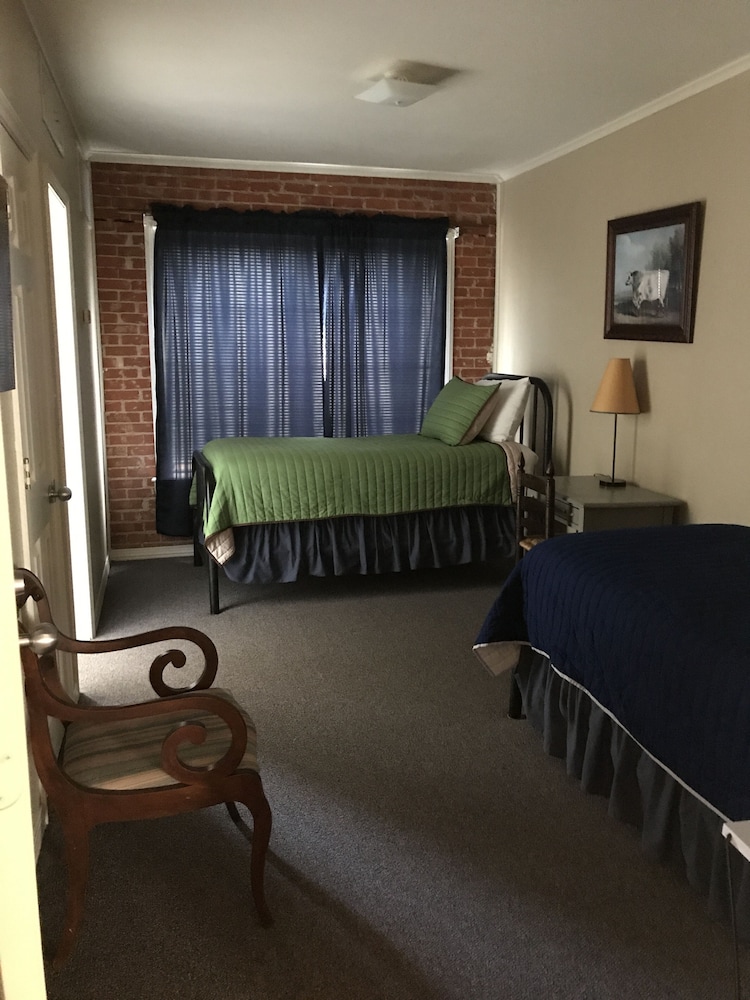 Spur Hotel - photo 11