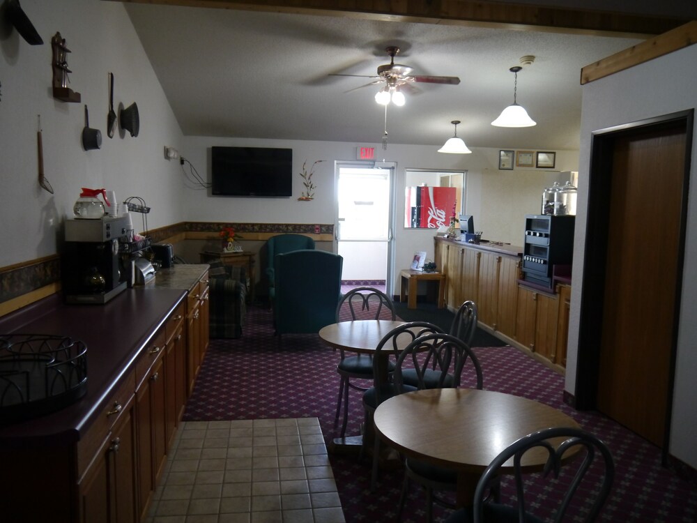 Westwood Inn Suites Kimball - photo 12