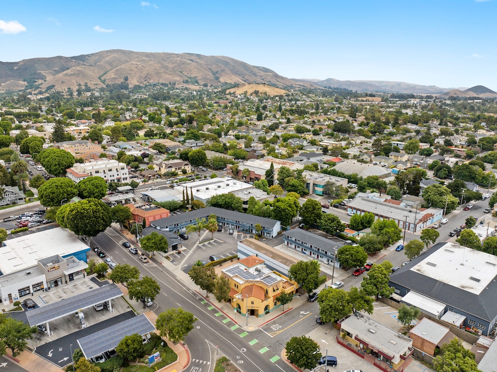 Avenue Inn Downtown District SLO - photo 30