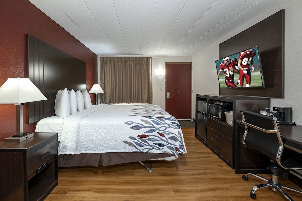 Red Roof Inn Freehold - photo 8