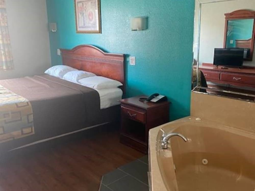 Tropicana Inn and Suites - photo 7