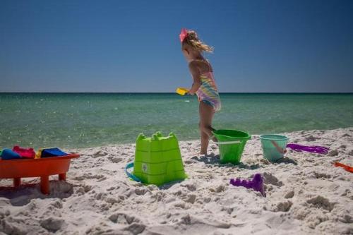 2004 Islander Beach Resort By Alicia Hollis Rentals Open March 1st — Fort Walton Beach