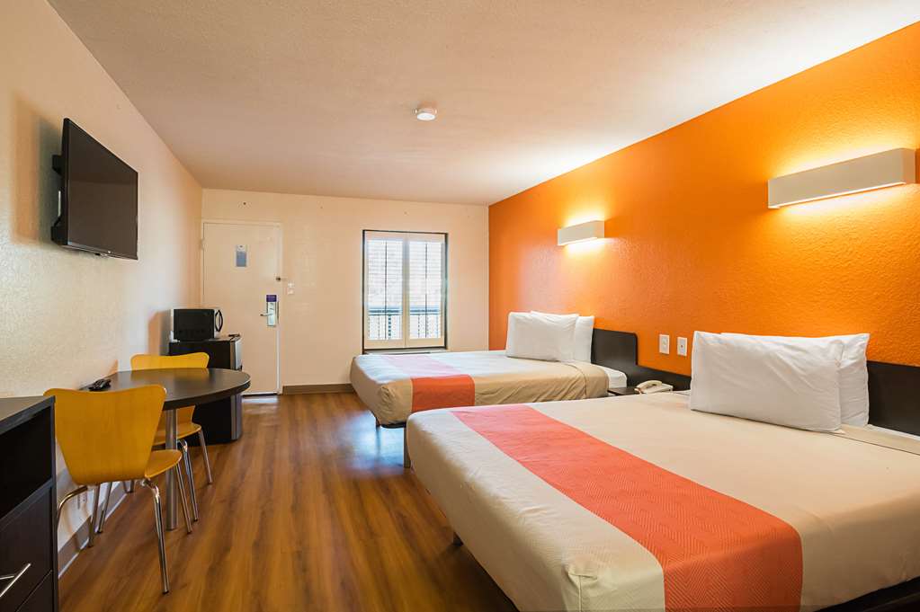 Motel 6 Savannah GA Midtown - photo 11
