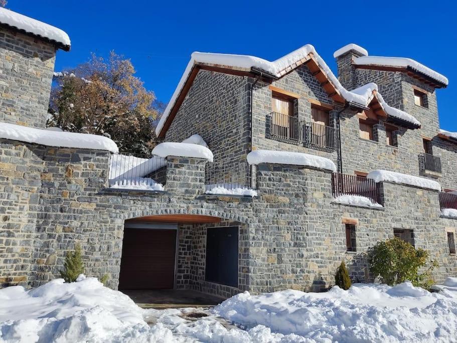 Casa Balcon de Los Pirineos Gavin Biescas — 4-Star Luxury Hotel in Biescas, Spain
