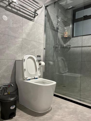 Dpfa's Elegant Fully Furnished One Bedroom Apartment