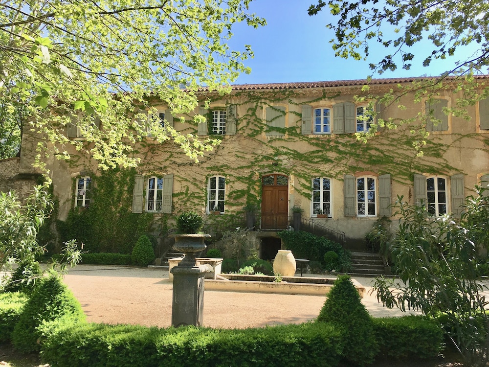 Château de Jouques — 4-Star Luxury Hotel in Gemenos, France