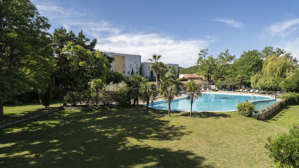 Hotel Restaurant Les Oliviers pet-friendly hotel Loriol-Sur-Drome