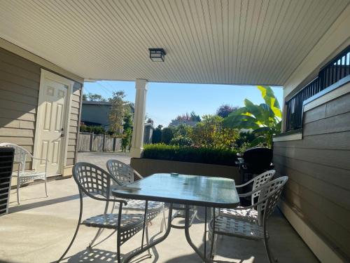 New two bedroom legal suite with parking — White Rock — photo 2