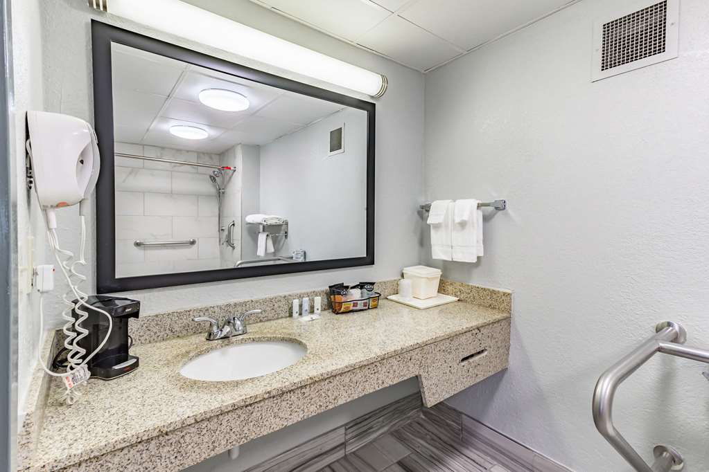 Quality Inn Goodlettsville - photo 25