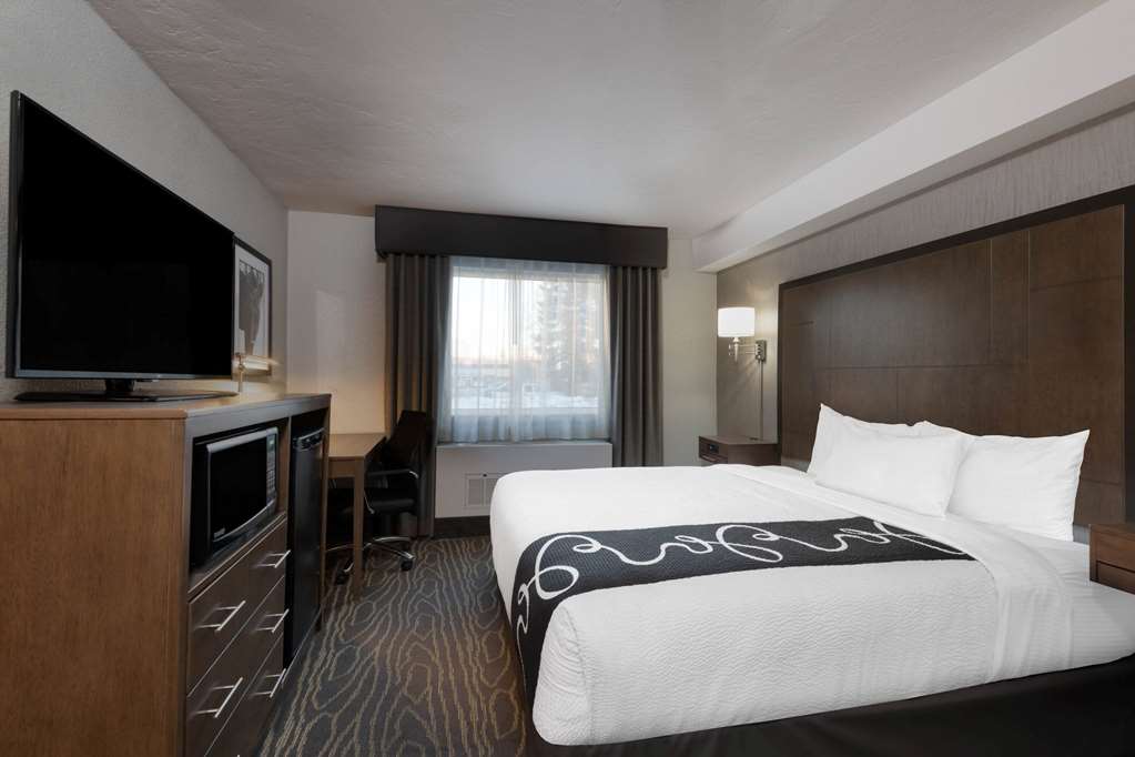 La Quinta Inn & Suites by Wyndham Anchorage Airport - photo 15