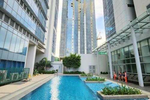 BGC Cosy Spacious 1BR Uptown Parksuites with Balcony — 4-Star Luxury Hotel in Manila, Philippines