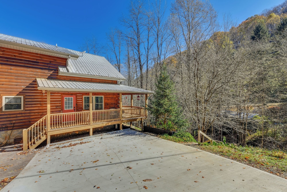 Rustic Cabin on Hemphill Creek w Fire Pit & Grill - photo 14