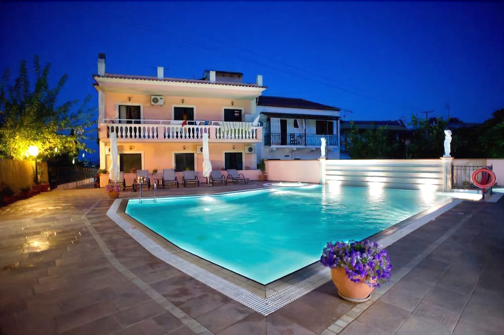 Apartments Corfu Sun Pool Side — 4-Star Luxury Hotel in Corfu, Greece