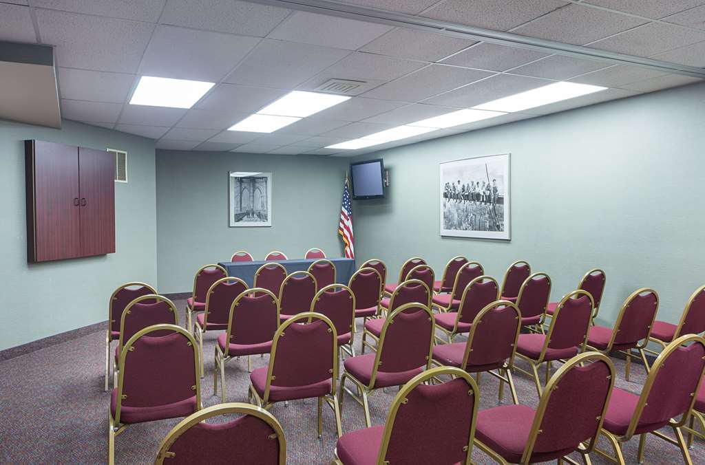 Quality Suites Lansing West - photo 43