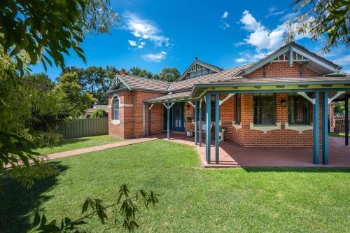 Cavalo Explore Wine Country from this Art filled Family Stay in Mudgee, Australia