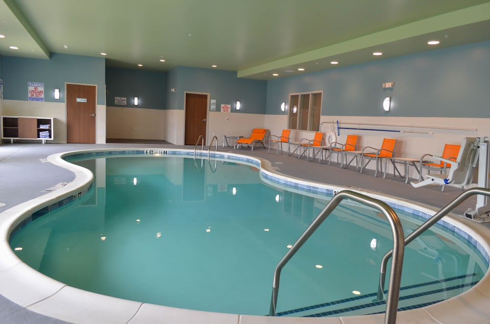 Holiday Inn Express & Suites Charlotte NE University Area by IHG - photo 36